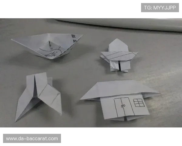 叠纸游戏的起源与发展探索 从第一款叠纸游戏到现代创新玩法的演变历程 叠纸游戏的起源与发展探索 从第一款叠纸游戏到现代创新玩法的演变历程